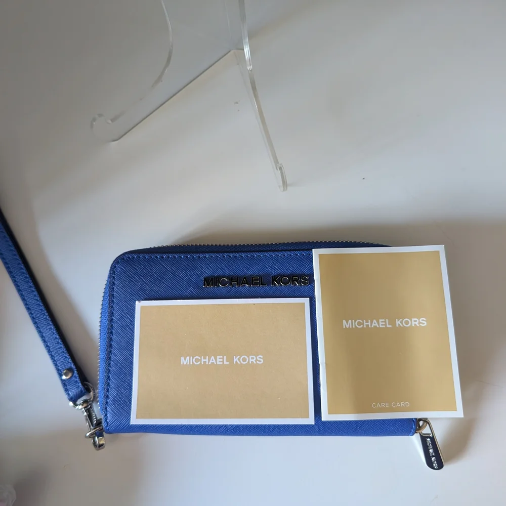 NWT Electric Blue Michael Kors Saffiano Wristlet